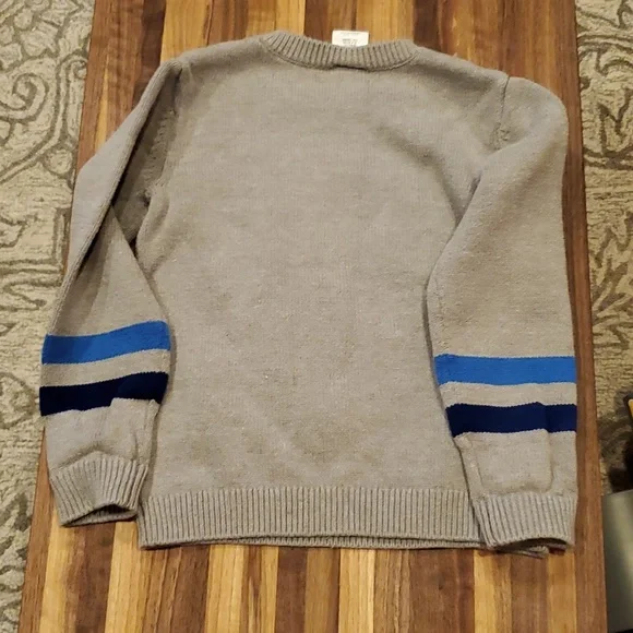 Disney store adorable Mickey Mouse crew sweater excellent 7/8 - Picture 4 of 8